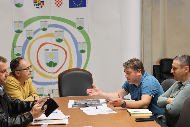 Sanacija nerazvrstanih cesta u ludbreškim naseljima korištenjem kamenog agregata nastalog rekonstrukcijom željezničke pruge